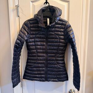 lululemon athletica pack sit down jacket. Women size 4